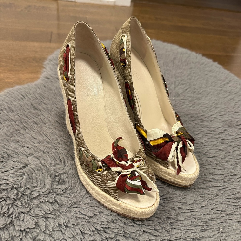 Gucci Beige and Red Espadrille Flats